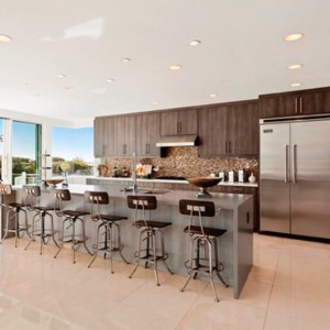 this kitchen! clean-lined and anything-but-simple. easy to use for the lucky owner or her caterers.